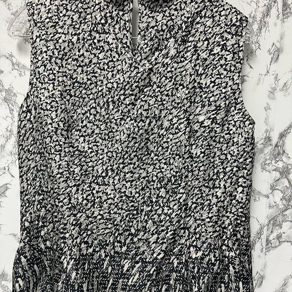 Brooks Brothers Women’s Geometric Black and White Top 100% Silk Size 8 - Picture 6 of 11